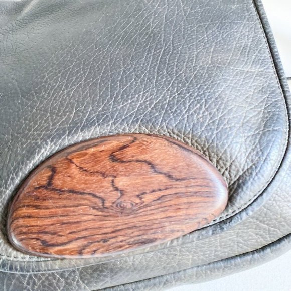 Vintage Dark Brown Leather Oval Unique Crossbody w Wood Detail - Picture 9 of 12